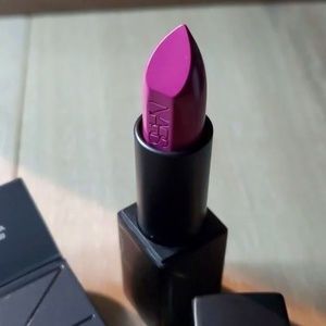 NARS Audacious Lipstick - Silvia
